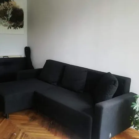 Spacious Apartment *